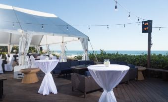Crowne Plaza Melbourne-Oceanfront