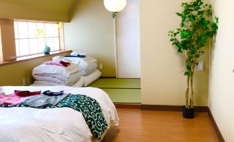 8 Minutes Walk from Shinjuku ShinOkubo 108  Japa