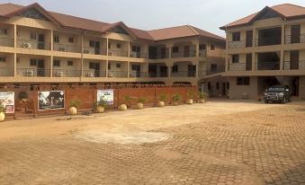 Lou Ralph Hotel - Housity