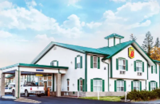 Super 8 by Wyndham 100 Mile House