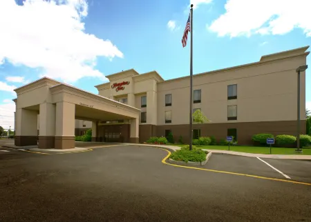Hampton Inn North Brunswick/New Brunswick Отели рядом с достопримечательностью «Rutgers State University Counseling Center»