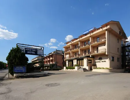 Hotel Kristall Отели в г. Corbara