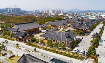 Hanok Stay Namwonyechon by Kensington