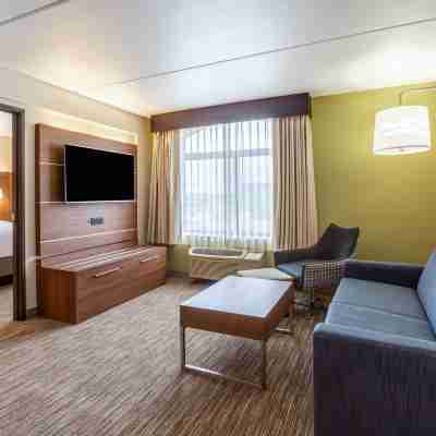 Holiday Inn Express & Suites Cedar Falls - Waterloo Rooms