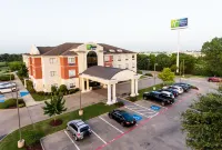 Holiday Inn Express & Suites Greenville by IHG - parking