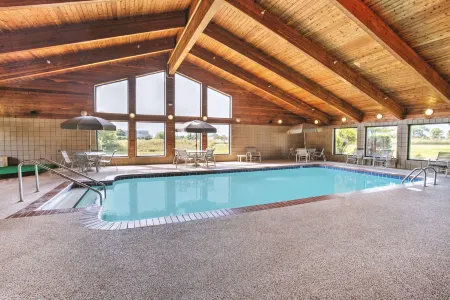 Super 8 by Wyndham Davenport Отели в г. Scott County