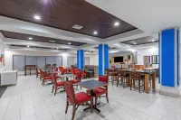 홀리데이 인 익스프레스 호텔 & 스위트 비더 사우스 비도르 호텔