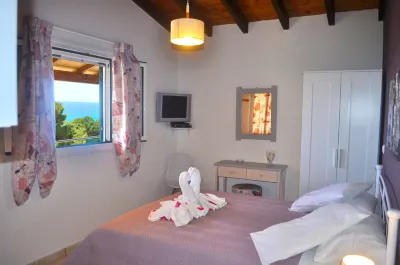 Villa Takis on Pelekas Beach. Small House with Garden and Sea View