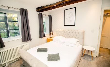 Amazing Location Central Characterful Apartment - Housity