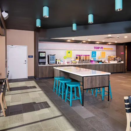 Tru by Hilton Phoenix Glendale Westgate