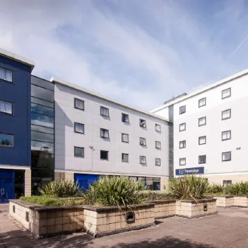 Travelodge London Kew Bridge Hotel Отели рядом с достопримечательностью «Чизик Хаус энд Гарденс»