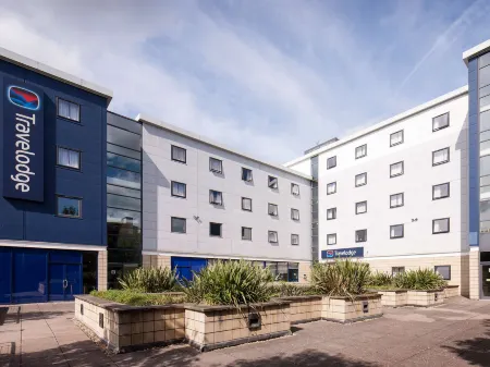 Travelodge London Kew Bridge Hotel Отели рядом с достопримечательностью «Дворец Кью»