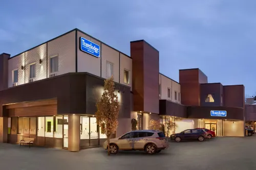 Travelodge by Wyndham Alma Các khách sạn ở Lac-Saint-Jean-Est Regional County Municipality