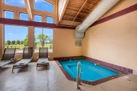 Quality Inn & Suites Lawrence - University Area - Hot Tub