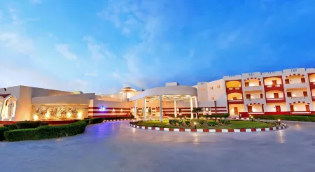 Bliss Nada Beach Resort Отели рядом с достопримечательностью «Bridge of Royal Tulip Beach Resort»