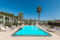 Days Inn by Wyndham Richmond Hill/Savannah