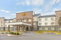 La Quinta Inn & Suites by Wyndham Manassas Battlefield Hotels near ECPI University