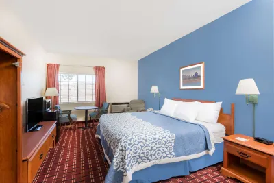 Days Inn & Suites by Wyndham Lordsburg Hotels near Lordsburg-Hidalgo County Museum
