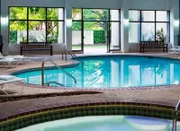 Radisson Hotel Hauppauge-Long Island - Swimmingpools