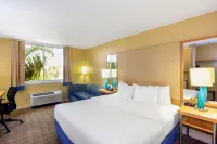 La Quinta Inn & Suites by Wyndham Sarasota Downtown Hotels in Sarasota