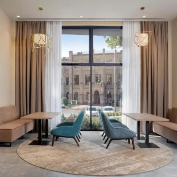 Hampton by Hilton Tashkent Hoteles cerca de Plaza de la Independencia