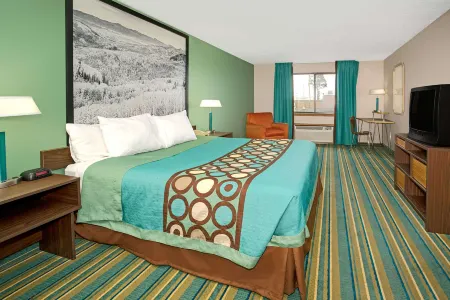 Super 8 by Wyndham Denver Stapleton