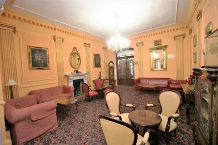 Bristol Hotel Отели рядом с достопримечательностью «Europa Point Lighthouse»