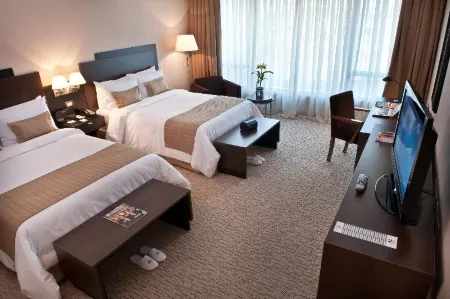 Gran Bourbon Hotel Asuncion Отели рядом с достопримечательностью «Plaza Capiata»