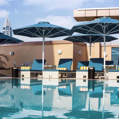 Pullman Dubai Jumeirah Lakes Towers - Hotel & Residence Отели рядом с достопримечательностью «Парашютный центр «Скайдайв Дубай»»
