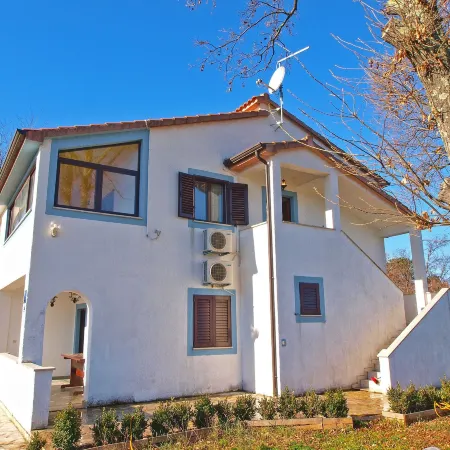 Apartments Alma 879
