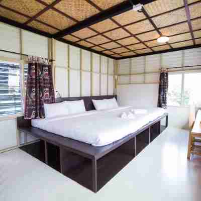 กระท่อมสาธุ Garden Cottage ที่พักใจกลางย่านเก่าโพธาราม (ย่านถนนน่าเดิน) Rooms