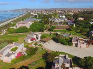 Blue Bay Lodge