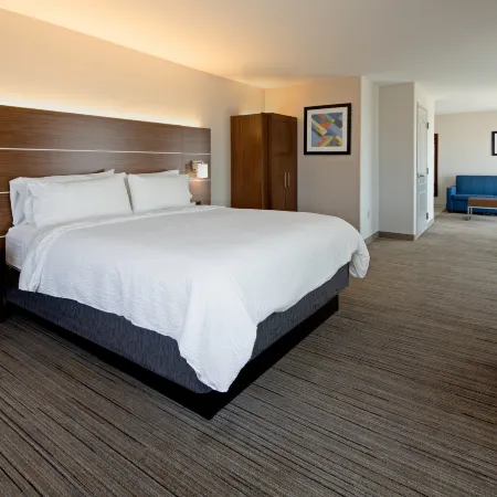 Holiday Inn Express & Suites FRESNO SOUTH by IHG