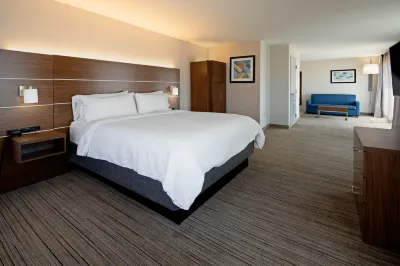 Holiday Inn Express & Suites Fresno South Hotels near Fresno Convention & Entertainment Center