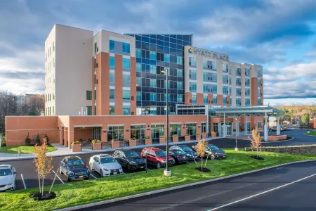 Hyatt Place Marlborough/Apex Center Отели рядом с достопримечательностью «Tougas Family Farm»