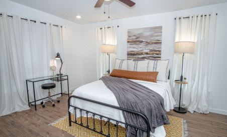 Huge Remodeled 5Br 4BA House Sleeps 20 Downtown - Housity