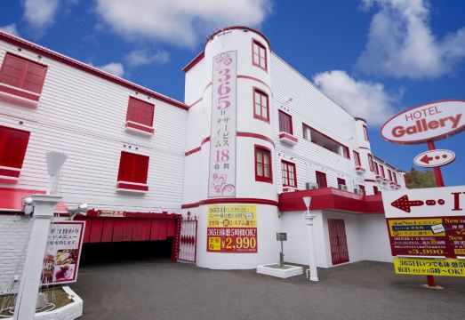 호텔 갤러리 객실의 넓은 욕실 공간