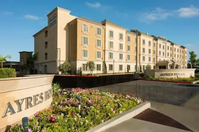 Ayres Hotel Orange Các khách sạn gần Hilbert Museum of California Art