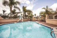 La Quinta Inn & Suites by Wyndham Carlsbad - Legoland Area - Beach