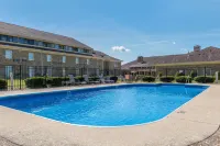 Quality Inn & Suites Bedford West Hotels in Bedford