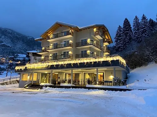 Hotel Fontanella - Parvekkeita