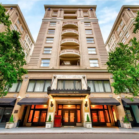 Embassy Suites by Hilton Portland Downtown Отели рядом с достопримечательностью «Олд Таун Чайнатаун»