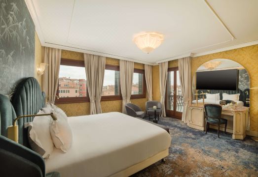 벨리니 호텔의 로비