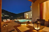 Spacious Villa with Private Pool and Sea View, Just 150 Meters from the Sea - Villaer