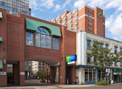 Holiday Inn Express Toronto Downtown, an IHG Hotel