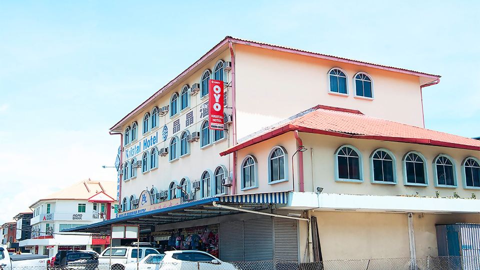 OYO 89577 Kristal Hotel