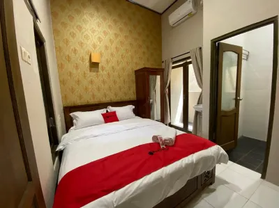 RedDoorz Near Mojokerto Train Station