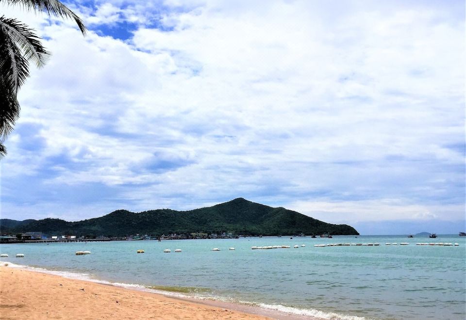 Lovely Beaches at Bangsaray & Great Resturants Quiet Location