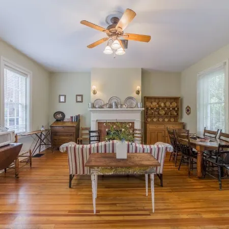 Bourbon Manor Bed & Breakfast Inn