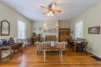 Bourbon Manor Bed & Breakfast Inn - Desayuno